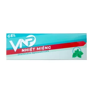 Gel Nhiệt Miệng VNP với hoạt chất kháng khuẩn Chlohexidin với công dụng sát khuẩn, giảm các vết loét miệng do nhiệt miệng. Sản phẩm được sử dụng công nghệ Oral base giúp bám dính chặt chẽ gel vào niêm mạc miệng bị loét, tạo lớp màng dày chắc bao phủ, tránh bị tổn thương, giúp vết thương mau liền.